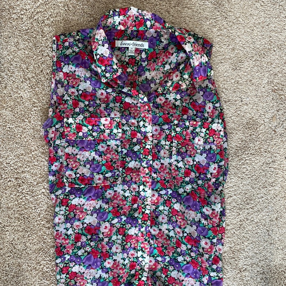 Sleeveless blouse